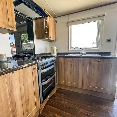 Beautiful Caravan With Decking At Carlton Meres Holiday Park, Suffolk Ref 60022M Сексмендем Екстер'єр фото