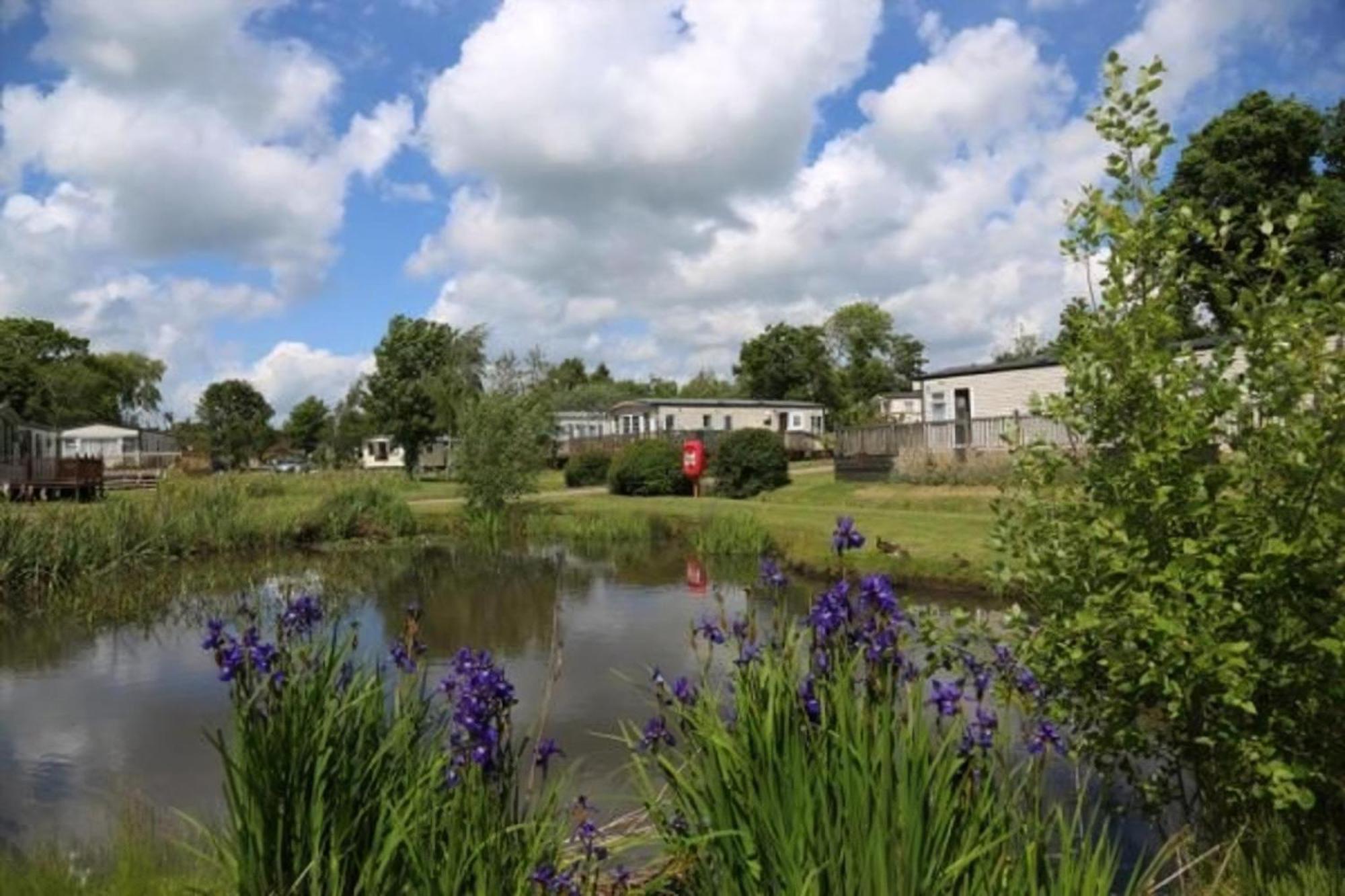 Beautiful Caravan With Decking At Carlton Meres Holiday Park, Suffolk Ref 60022M Сексмендем Екстер'єр фото